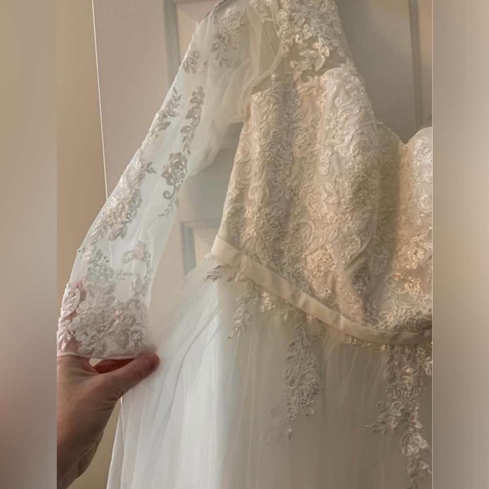 NWT Davids Bridal SZ 18W Unaltered Ivory Wedding Dress w/ Appliqués Long Sleeve